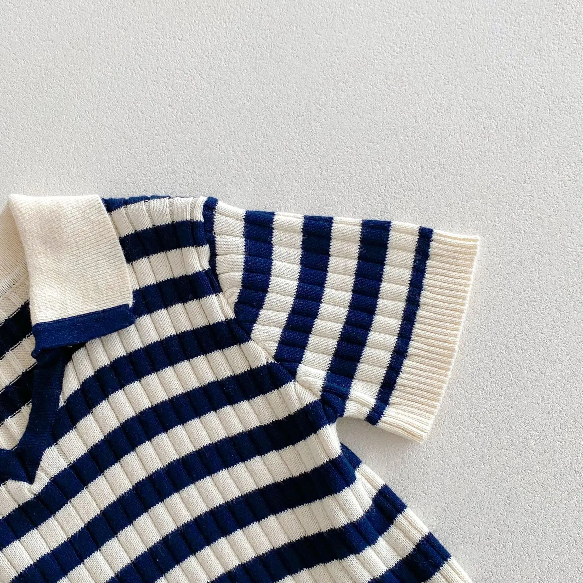 חליפת פסים אלגנט- קוני